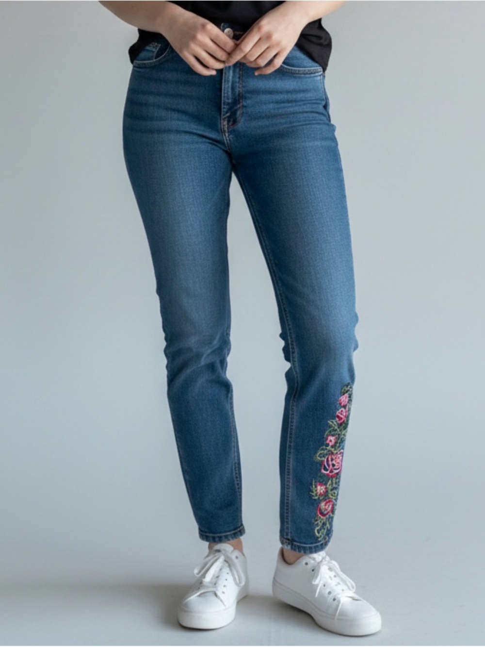 🫶🏻 Sugar Magnolia Embroidered Straight-Leg Women’s Jeans